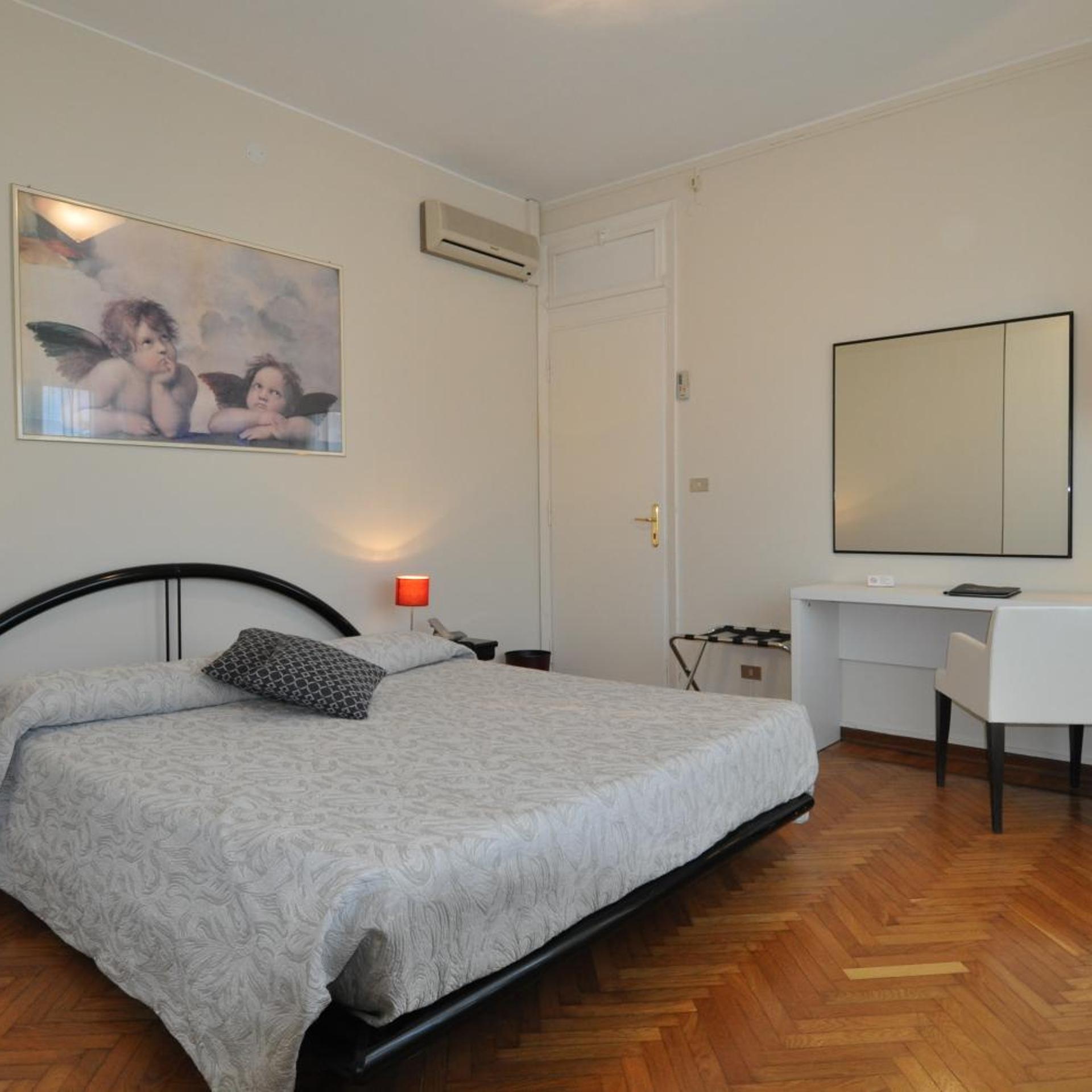 Room, Double or Twin Bed