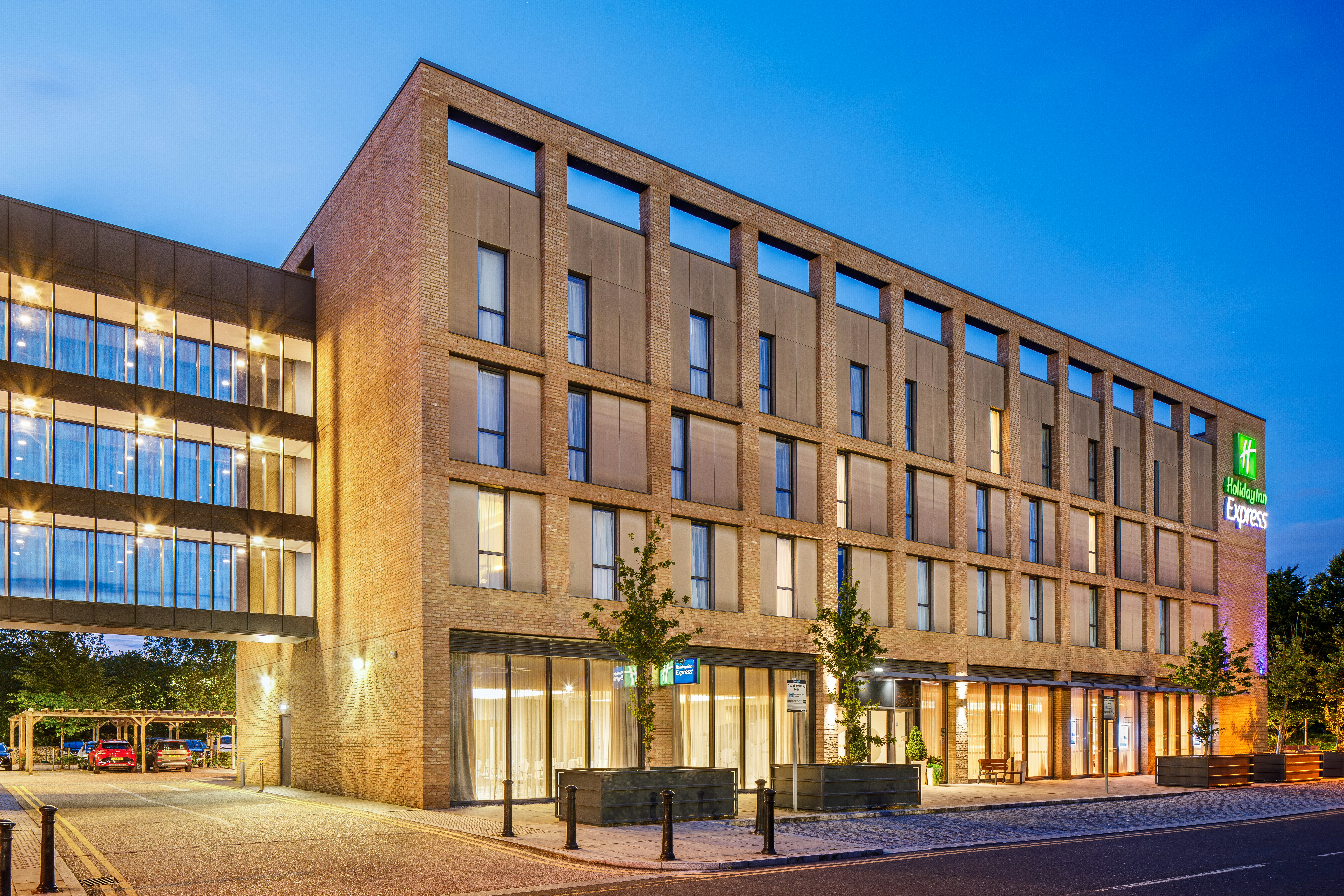 Holiday Inn Express London - Excel 7/64