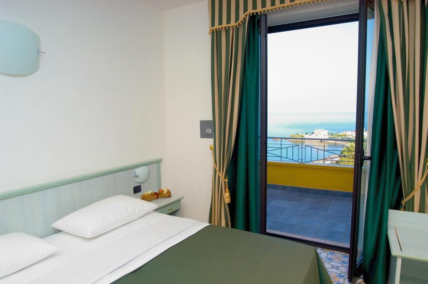 Room, Double Bed