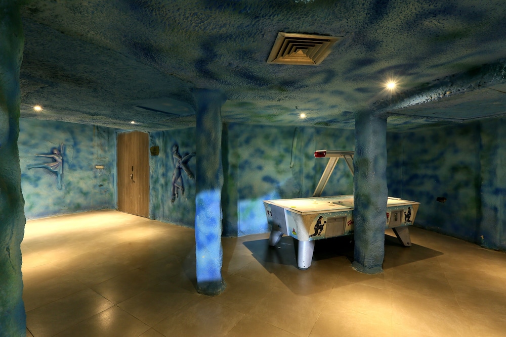 HOTEL BRYS CAVES 11/29