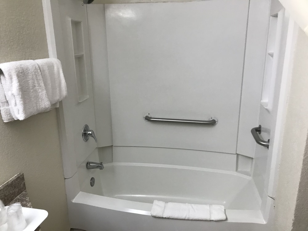 Econo Lodge Savannah Midtown 7/23