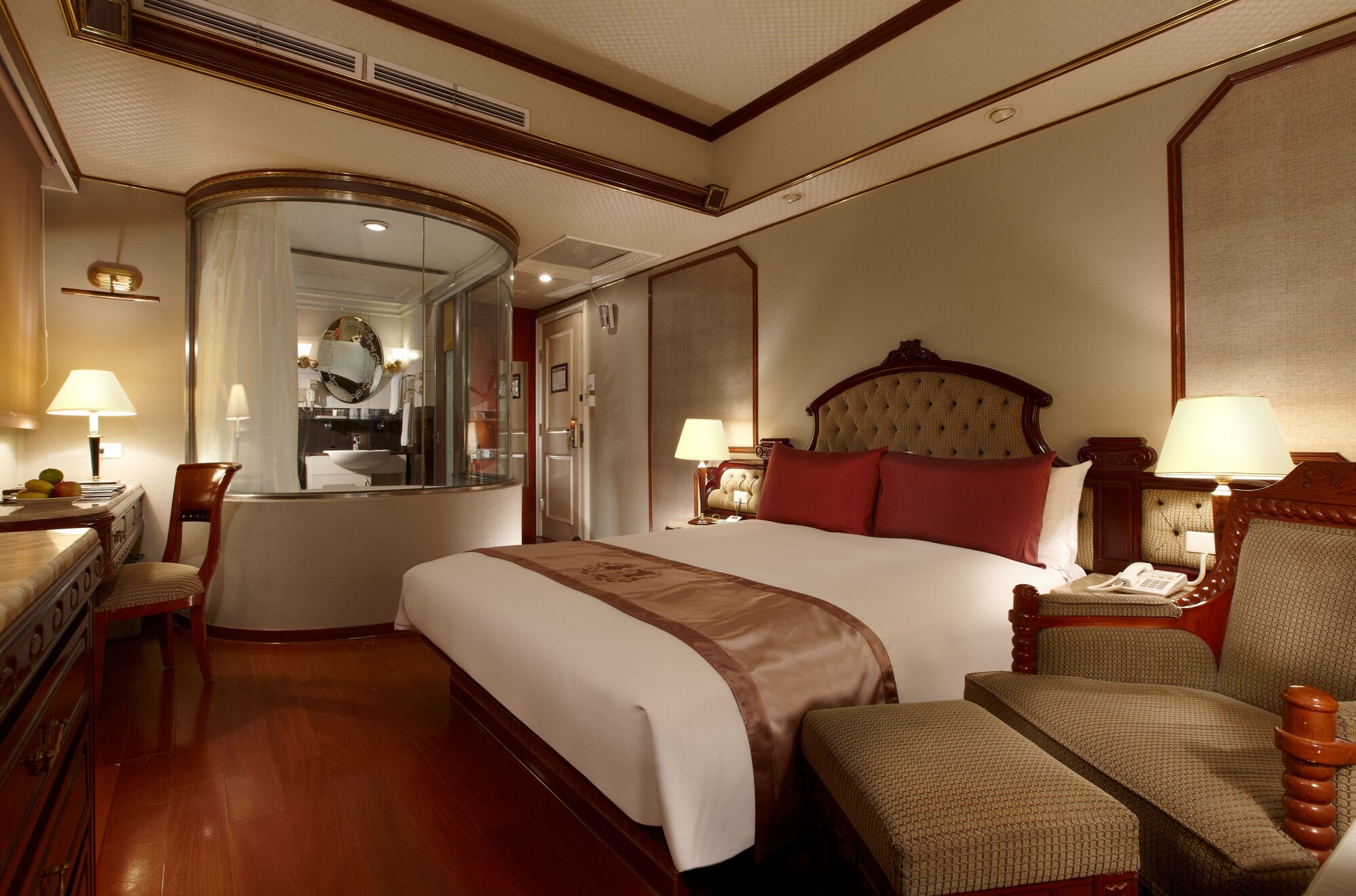 ROOM, DOUBLE BED