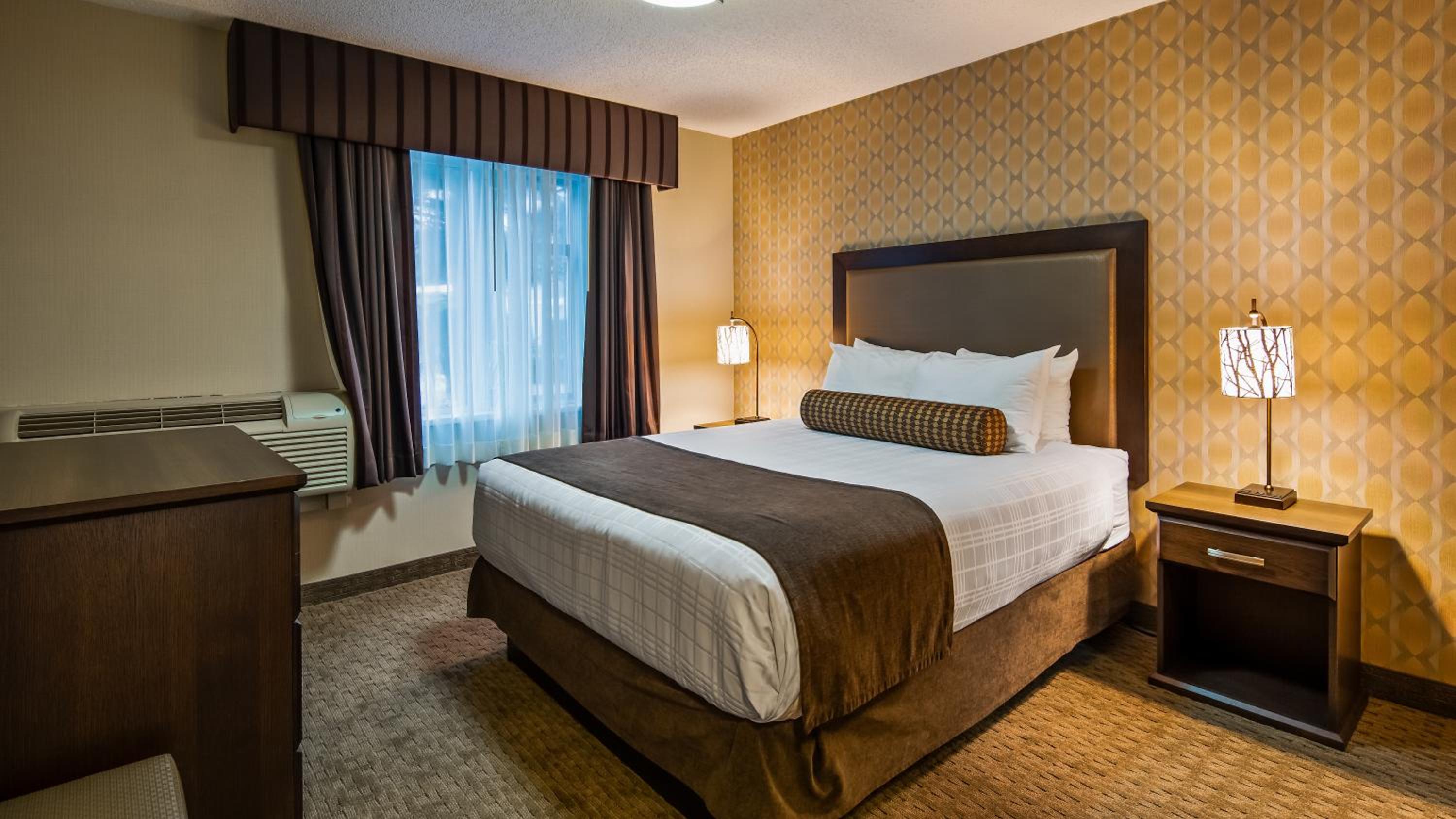 2 Bedrooms, Suite, Queen Bed, Sofa, Kitchen