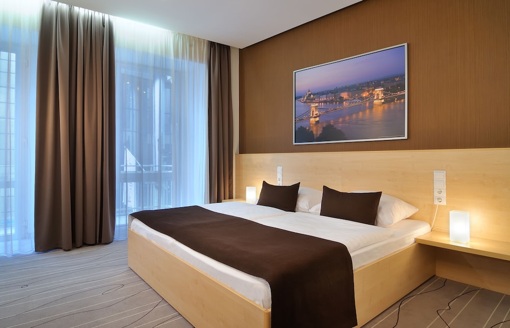 STANDARD, DOUBLE BED, WITH EXTRA BED