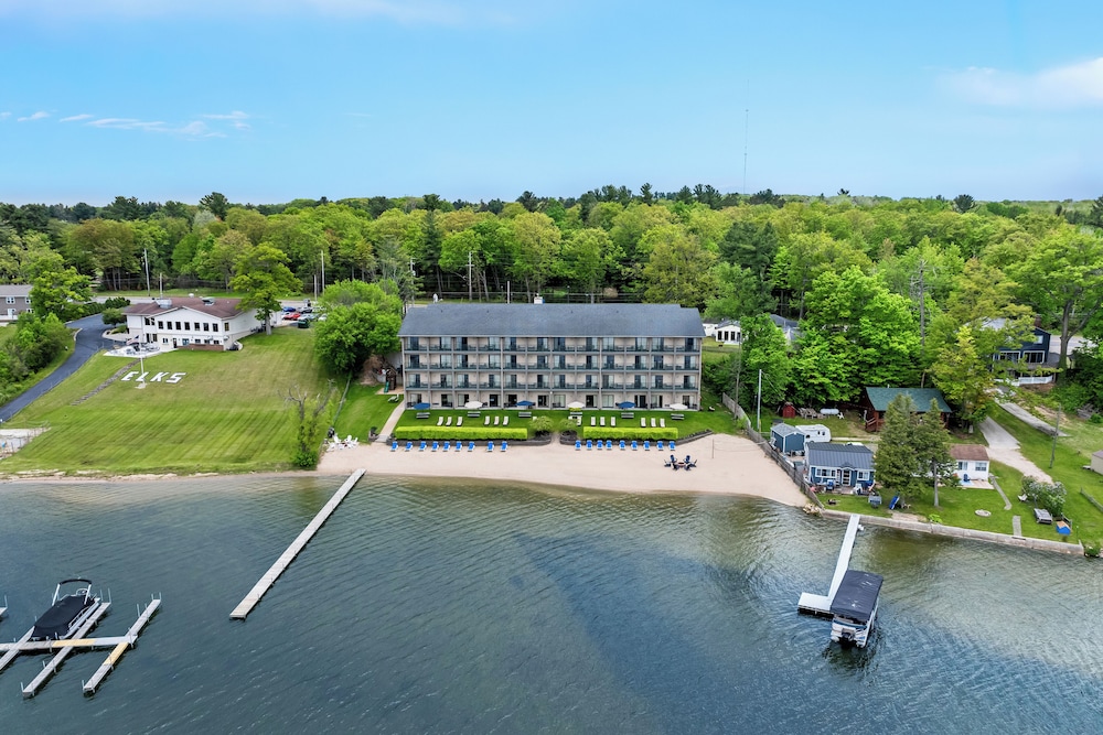 Beachfront Hotel 39/50
