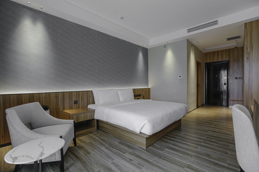 Hotel Casiana & Events Center 12/48