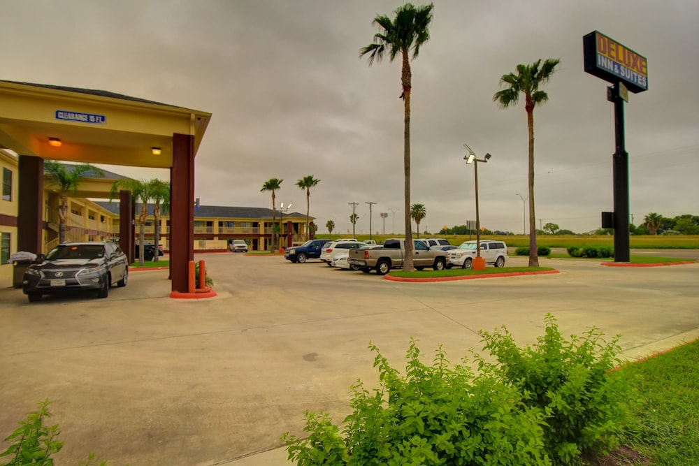 Deluxe Inn Suites 46/61