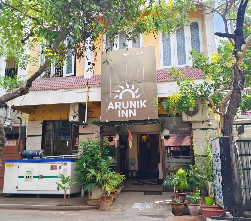 OYO Rooms off Aurobindo Ashram 2/65