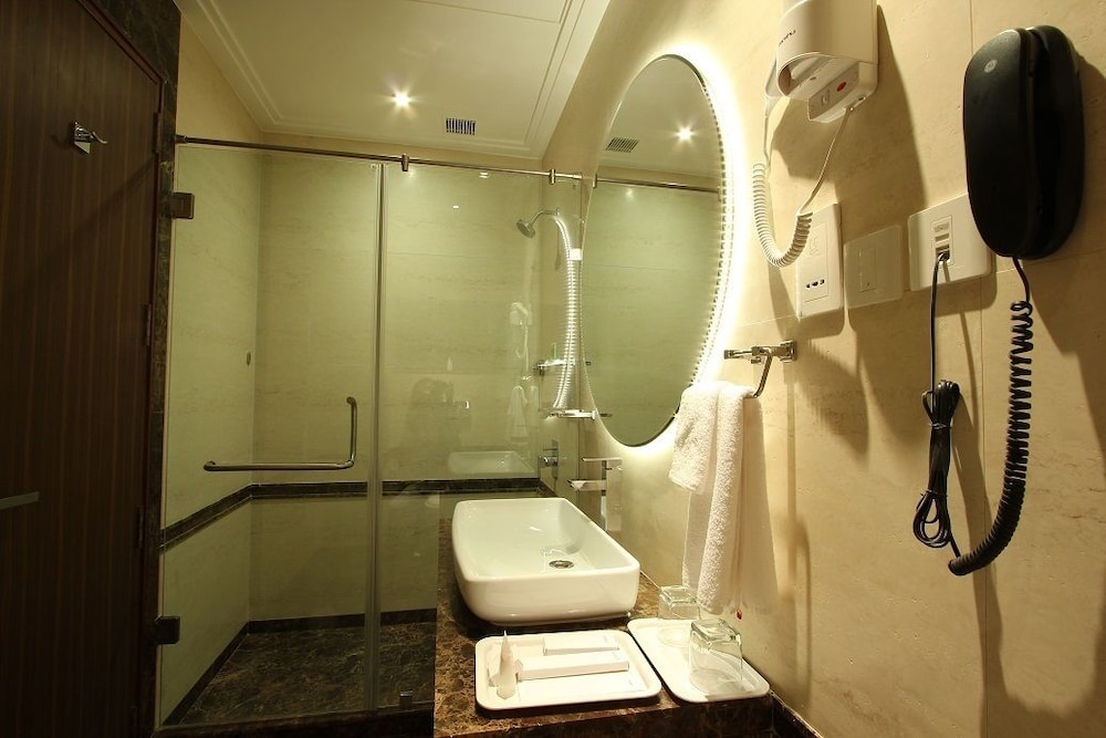 Riverview Hotel 44/48