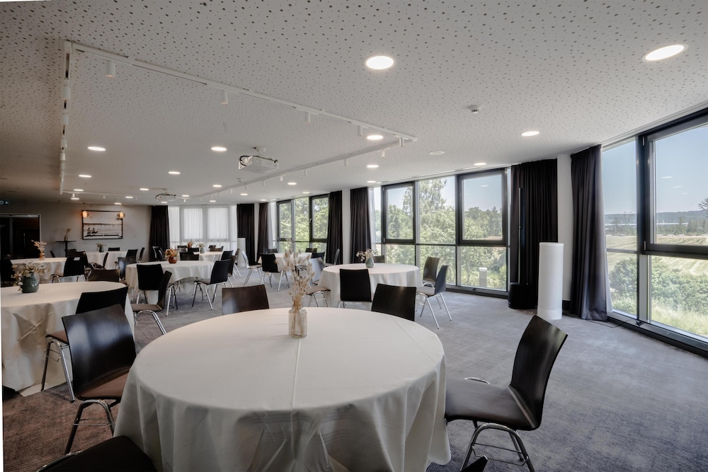 Radisson Hotel Zurich Airport 55/70