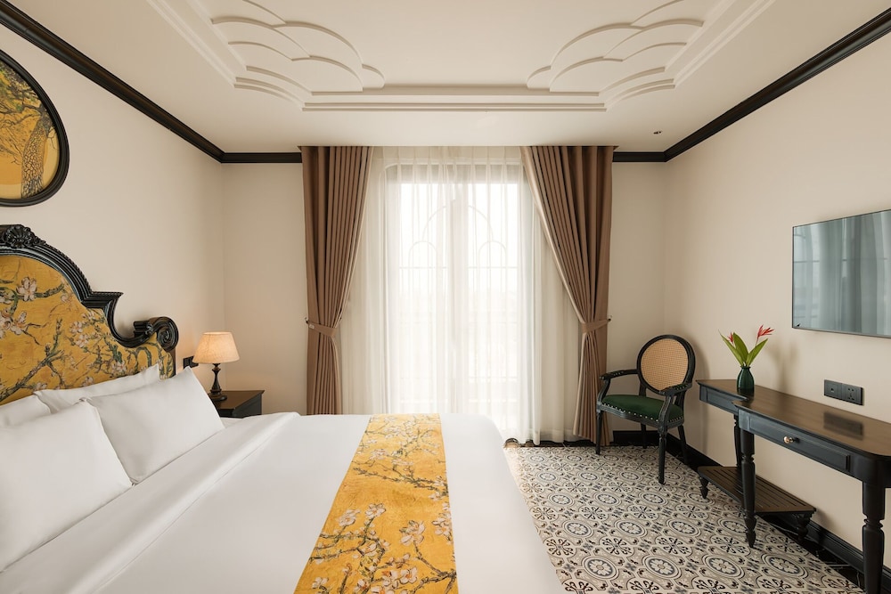 غرفة ديلوكس بسرير كينج بإطلالة على المدينة بشرفة، C'Lau Hotel Ninh Binh - A Gem Nestled in Ancient Quarter 3/10
