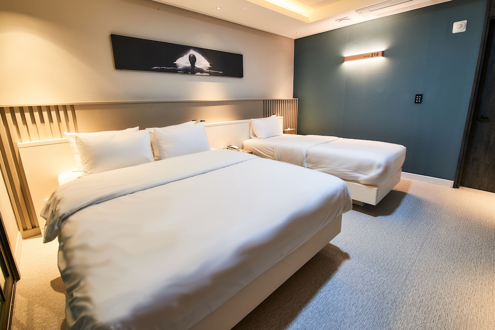 West In Hotel 16/50