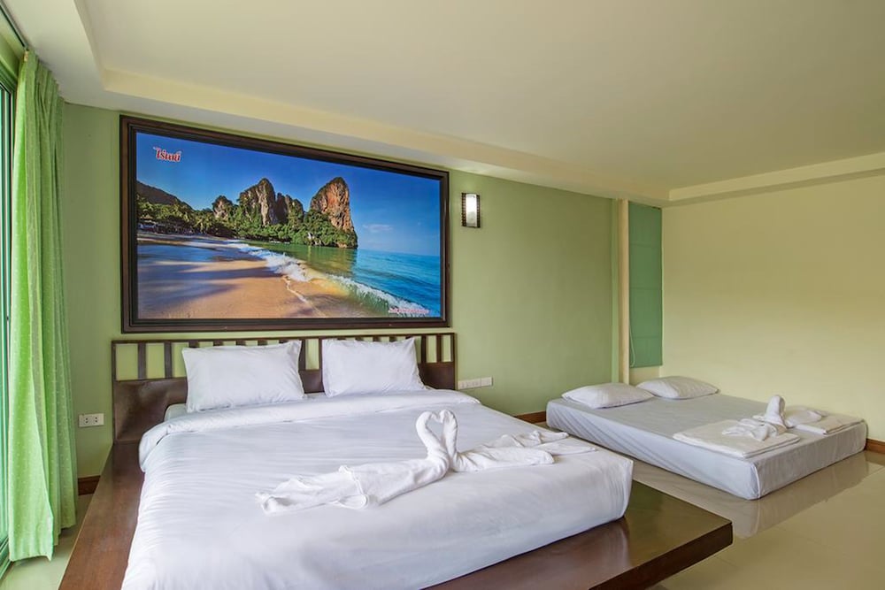 Krabi Home Town Boutique 34/38