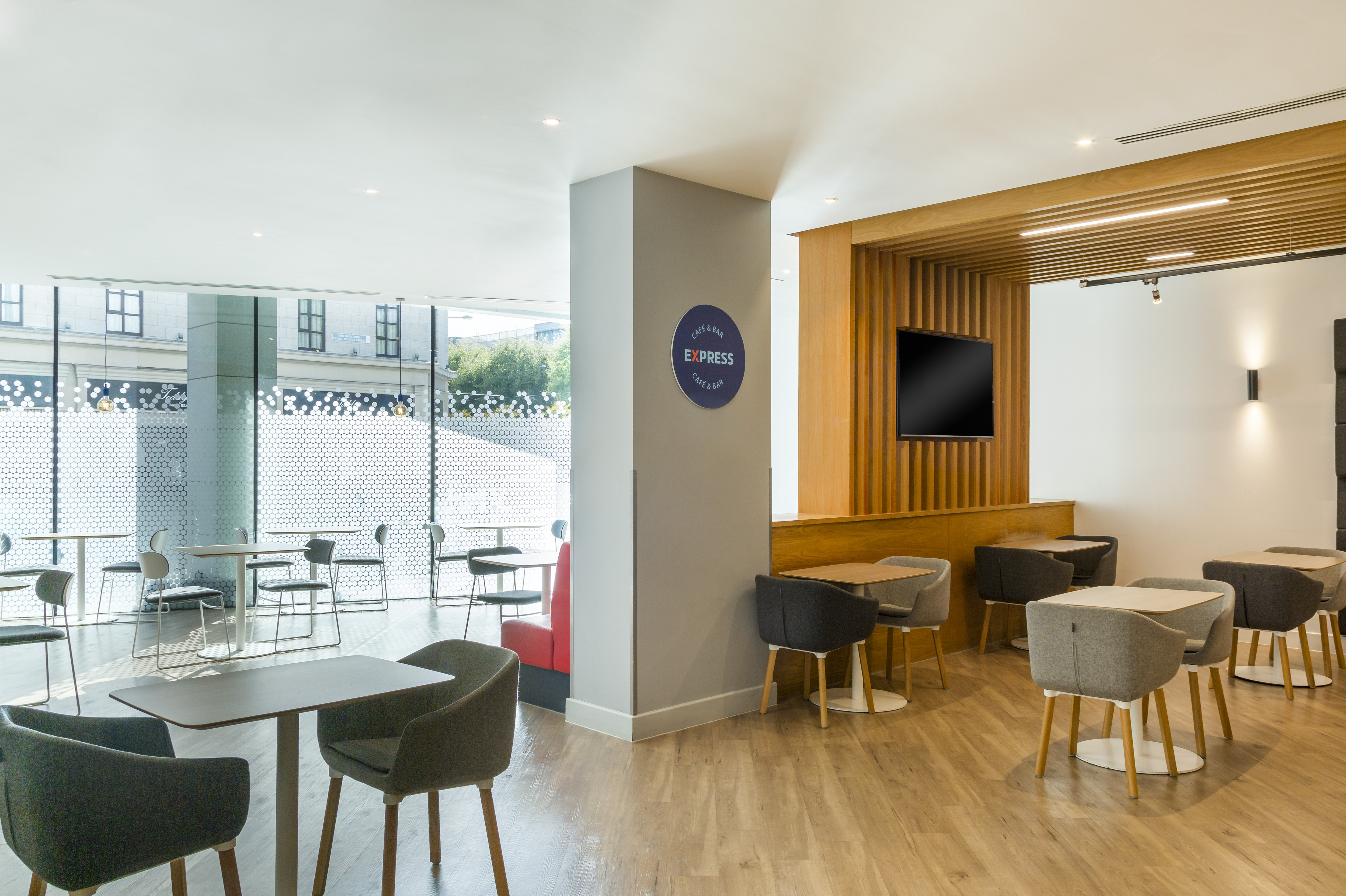 HOLIDAY INN EXPRESS DUBLIN CITY CENTRE 44/71
