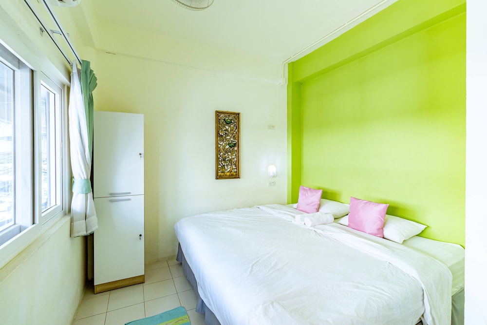 Sleep Dee Hostel 12/74