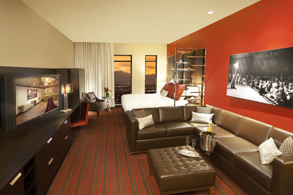 Golden Gate Hotel and Casino 24/43