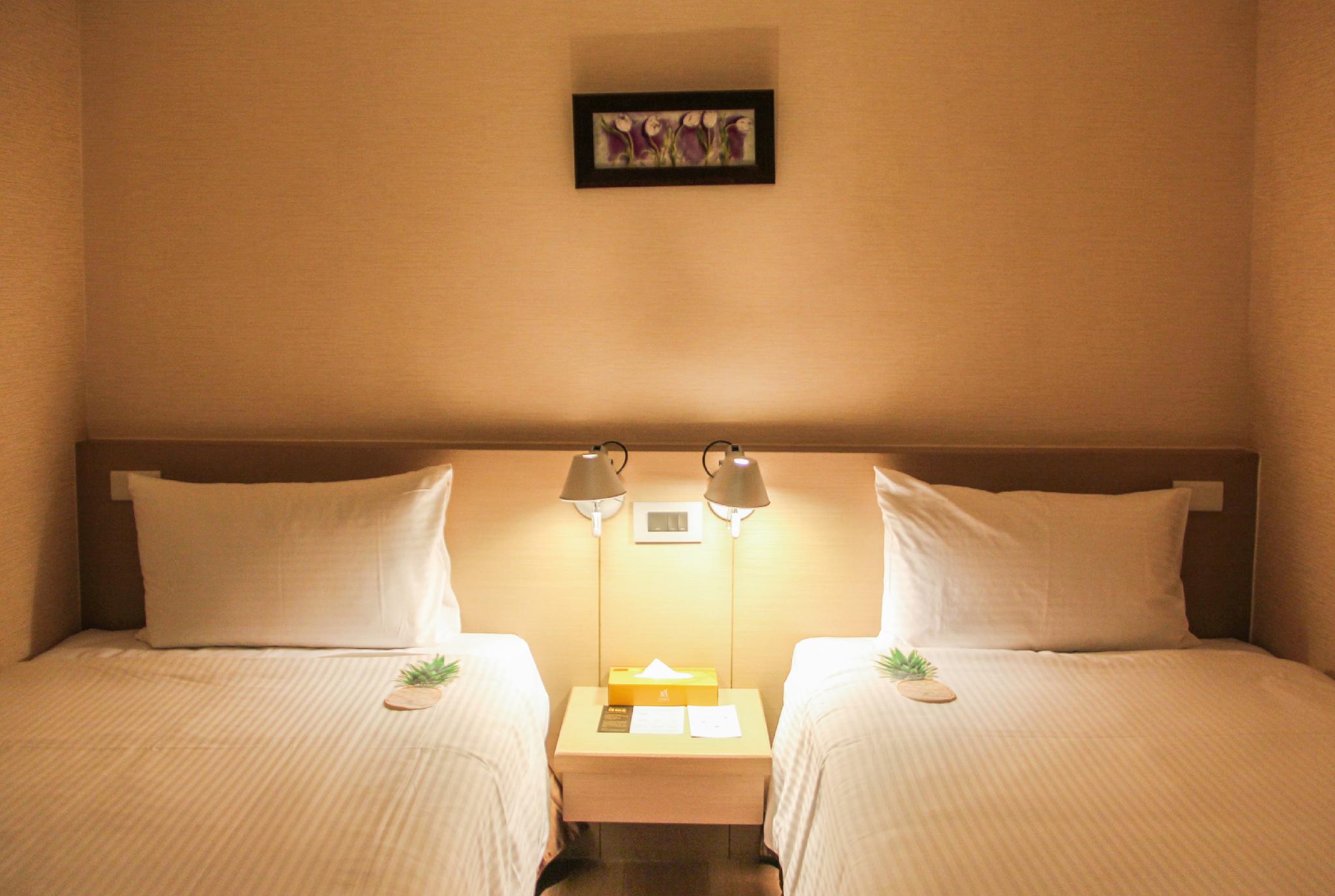 Room, Twin Beds, No Window