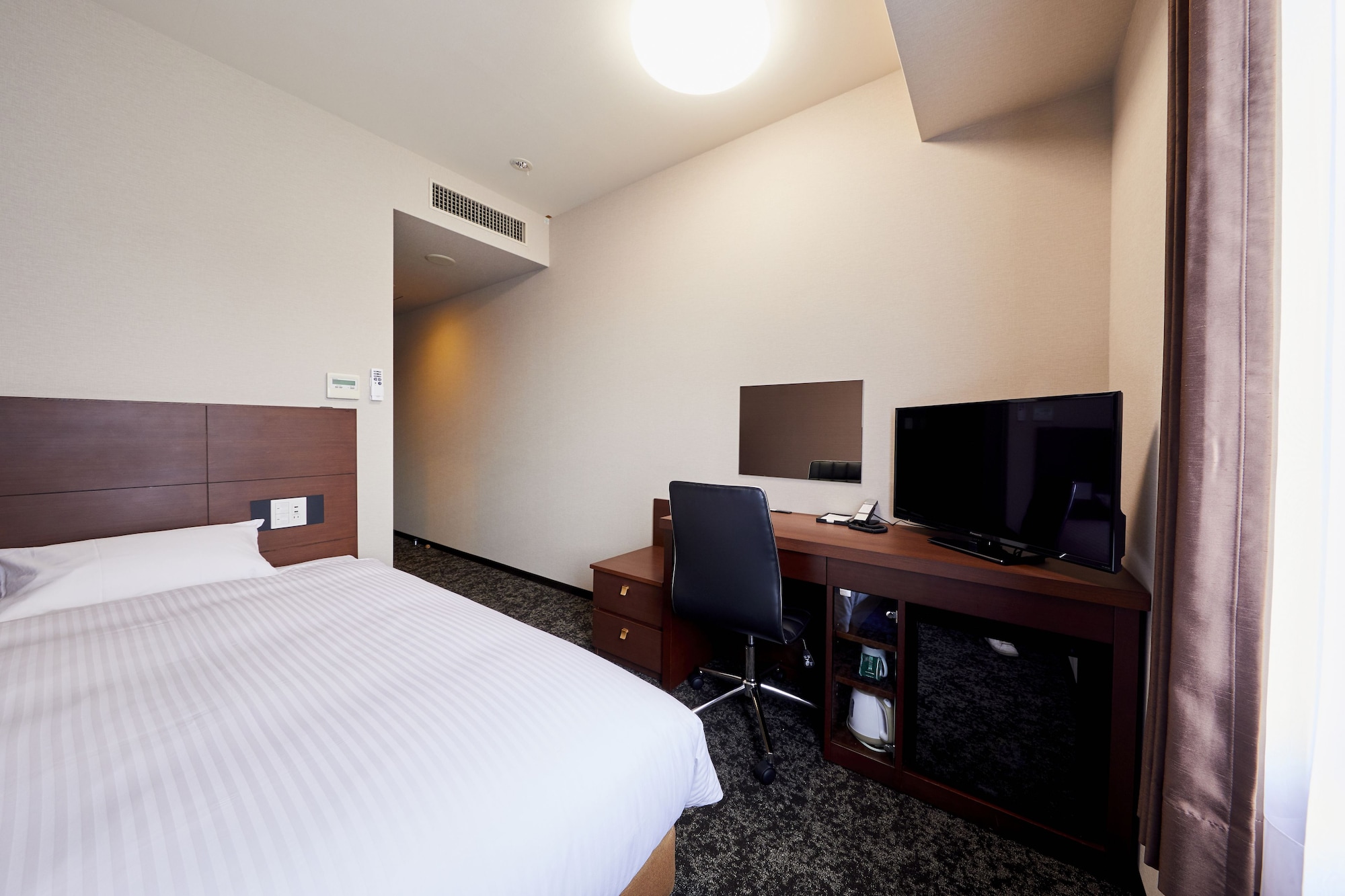 ROOM, DOUBLE BED