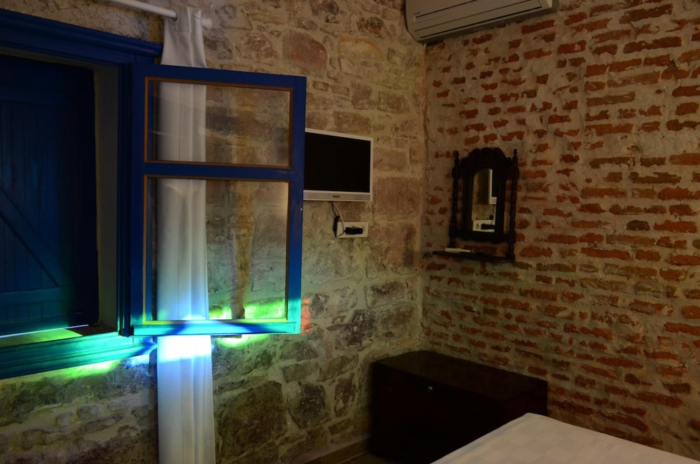 Cunda Mavi Otel 19/28