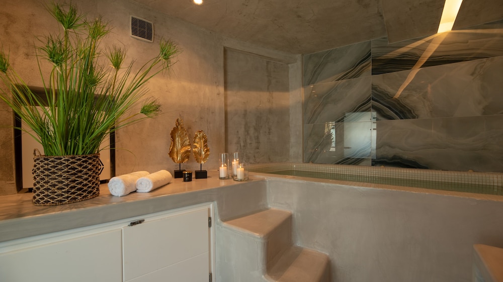 Day Dream Luxury Suites 44/81