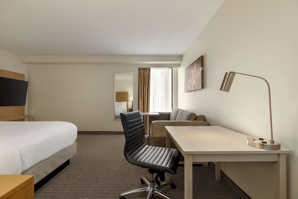 Embassy Suites By Hilton Denver International Airport 53/62