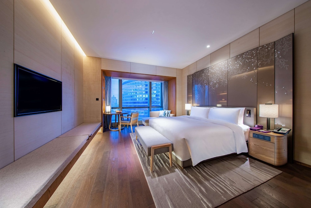 SCENIC, PREMIUM, KING BED