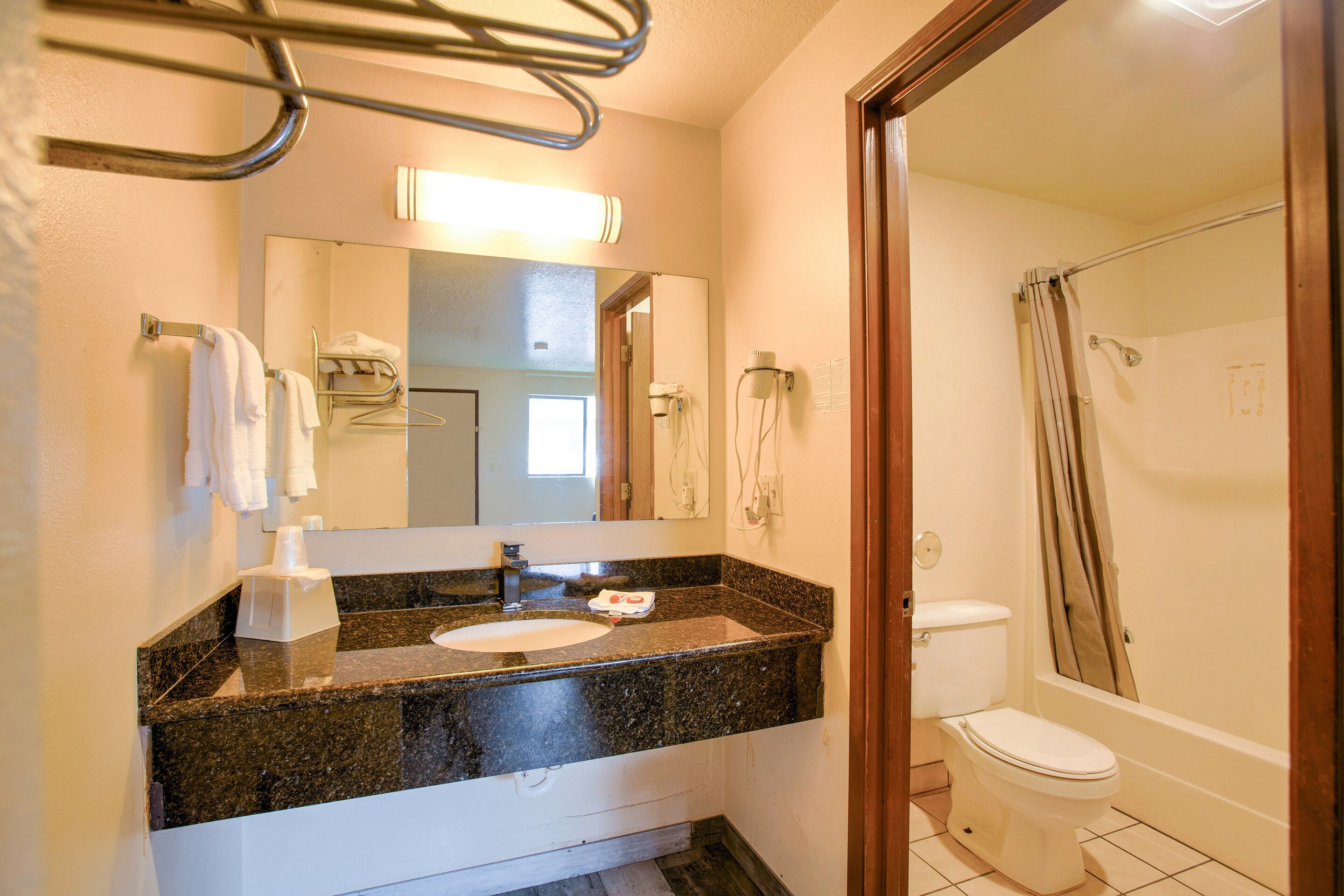 Woodland Hotel and Suites 13/13