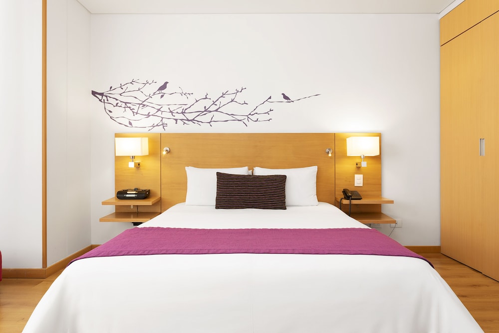 ROOM, TWIN BEDS