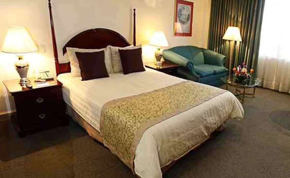 DELUXE, QUEEN BED
