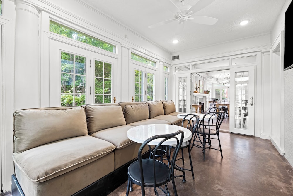 Southmoreland on the Plaza Bed &amp; Breakfast 13/24