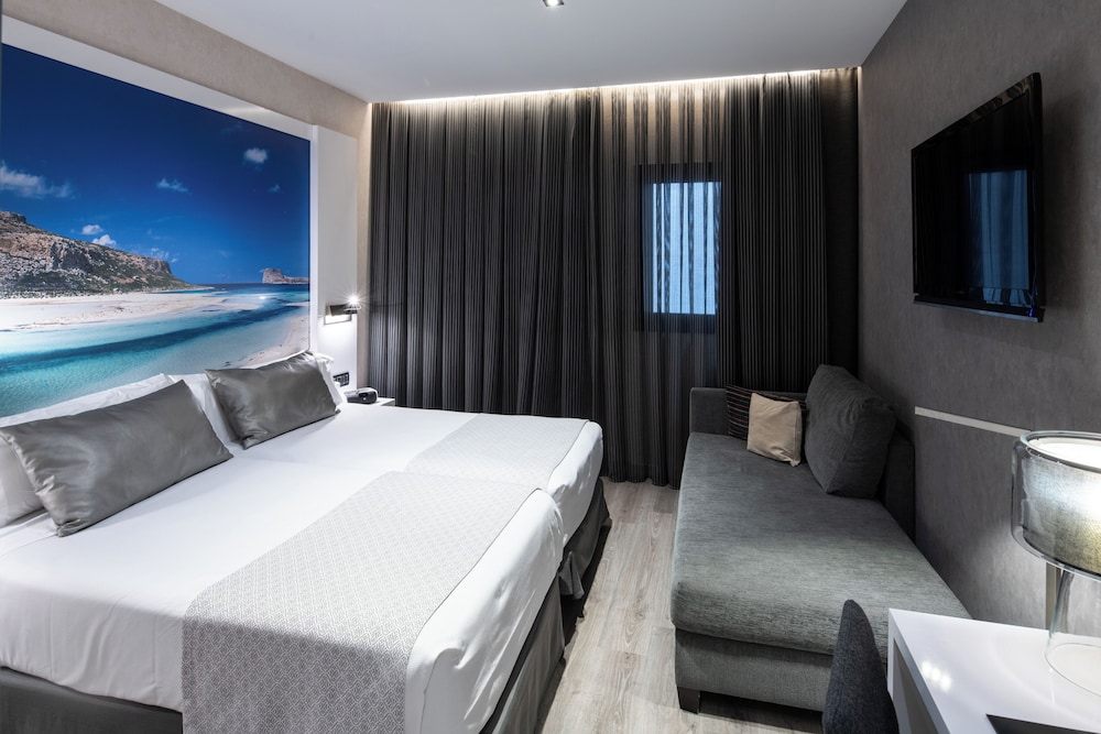 ROOM, TWIN BEDS