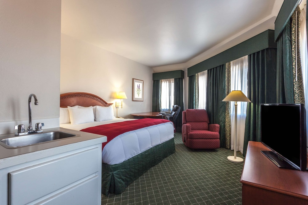 Baymont By Wyndham Bellingham 8/16