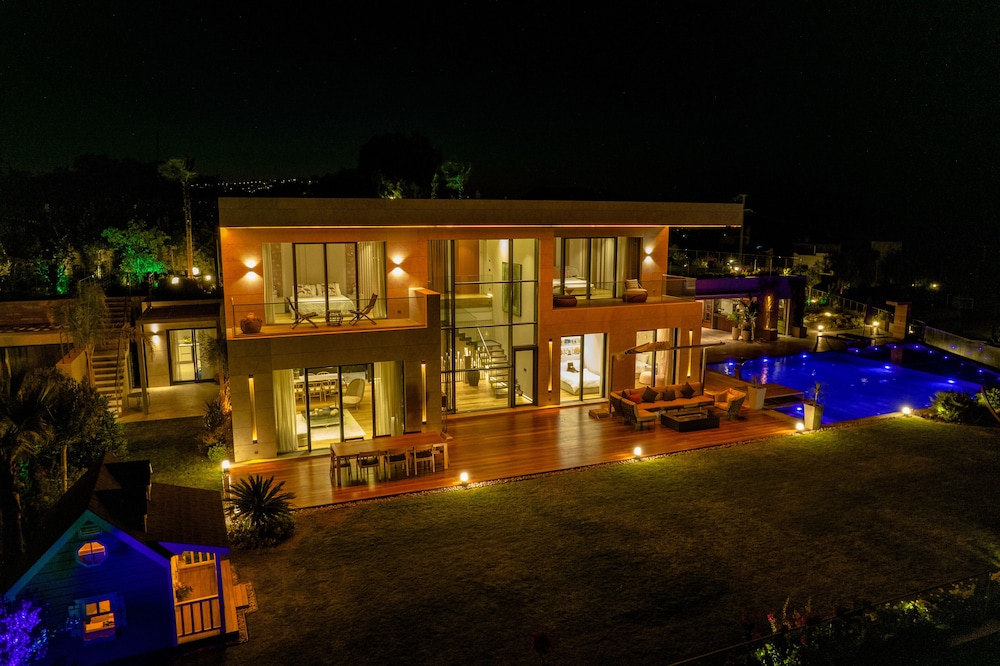 Mare Deluxe Residences and Villas 1/57