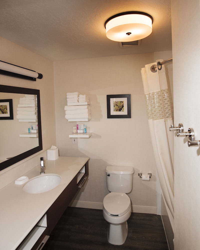 Hampton Inn Taos 16/48