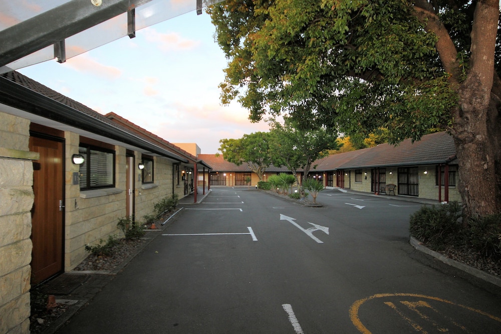 Bentleys Motor Inn 41/50