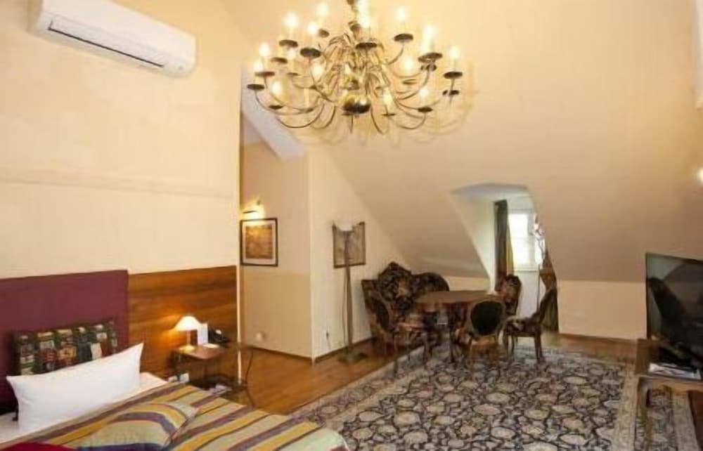 Hotel Henry 4/41