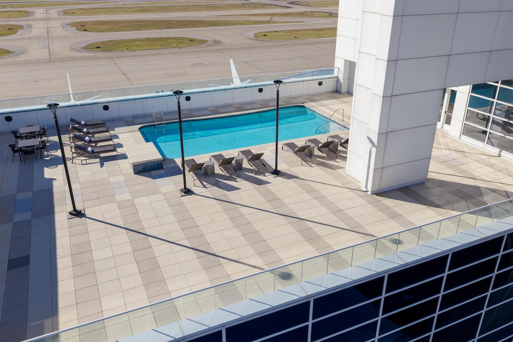 Grand Hyatt DFW 33/64