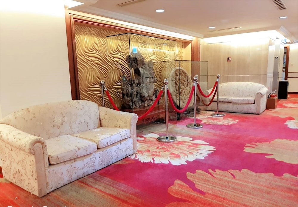 Chyuan Du Spring Resort 40/50