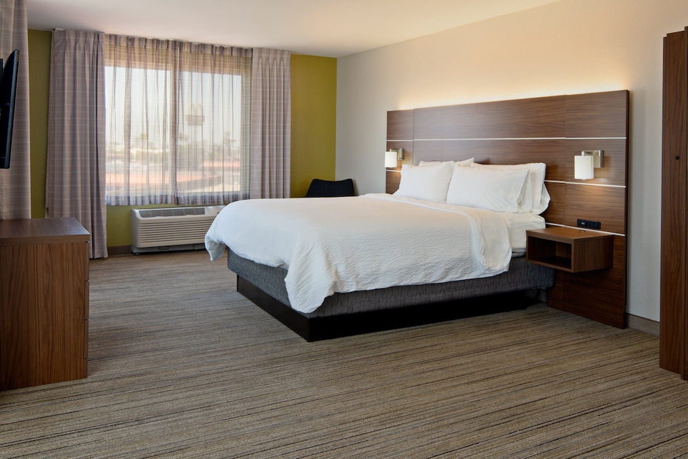 Holiday Inn Express Hotel And Suites Fresno South 19/55