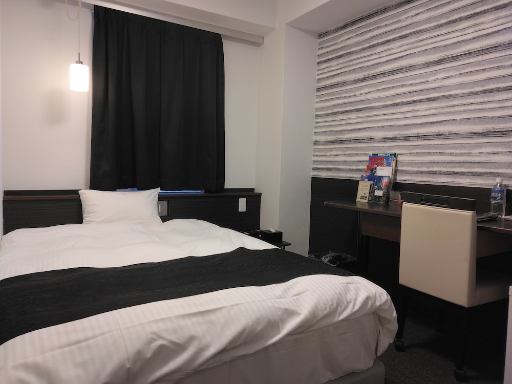 ROOM, SINGLE, SMOKING
