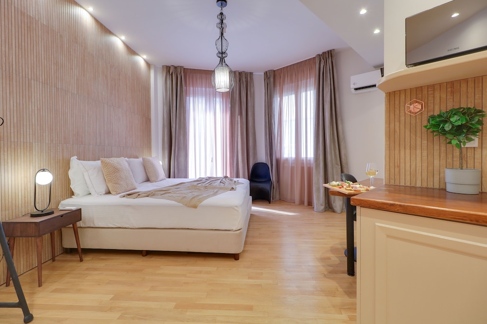 PREMIUM, KING BED