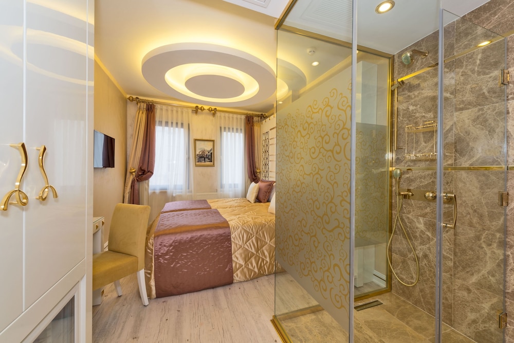 The Million Stone Hotel 53/54