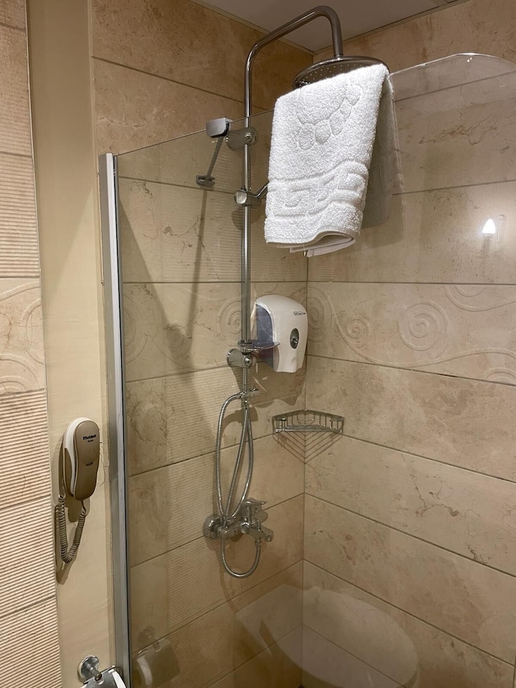 Carina Hotel 70/72