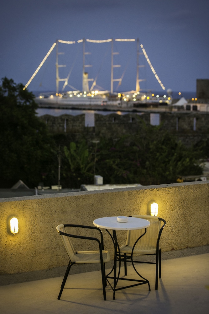 Camelot Traditional And Classic Hotel 32/56