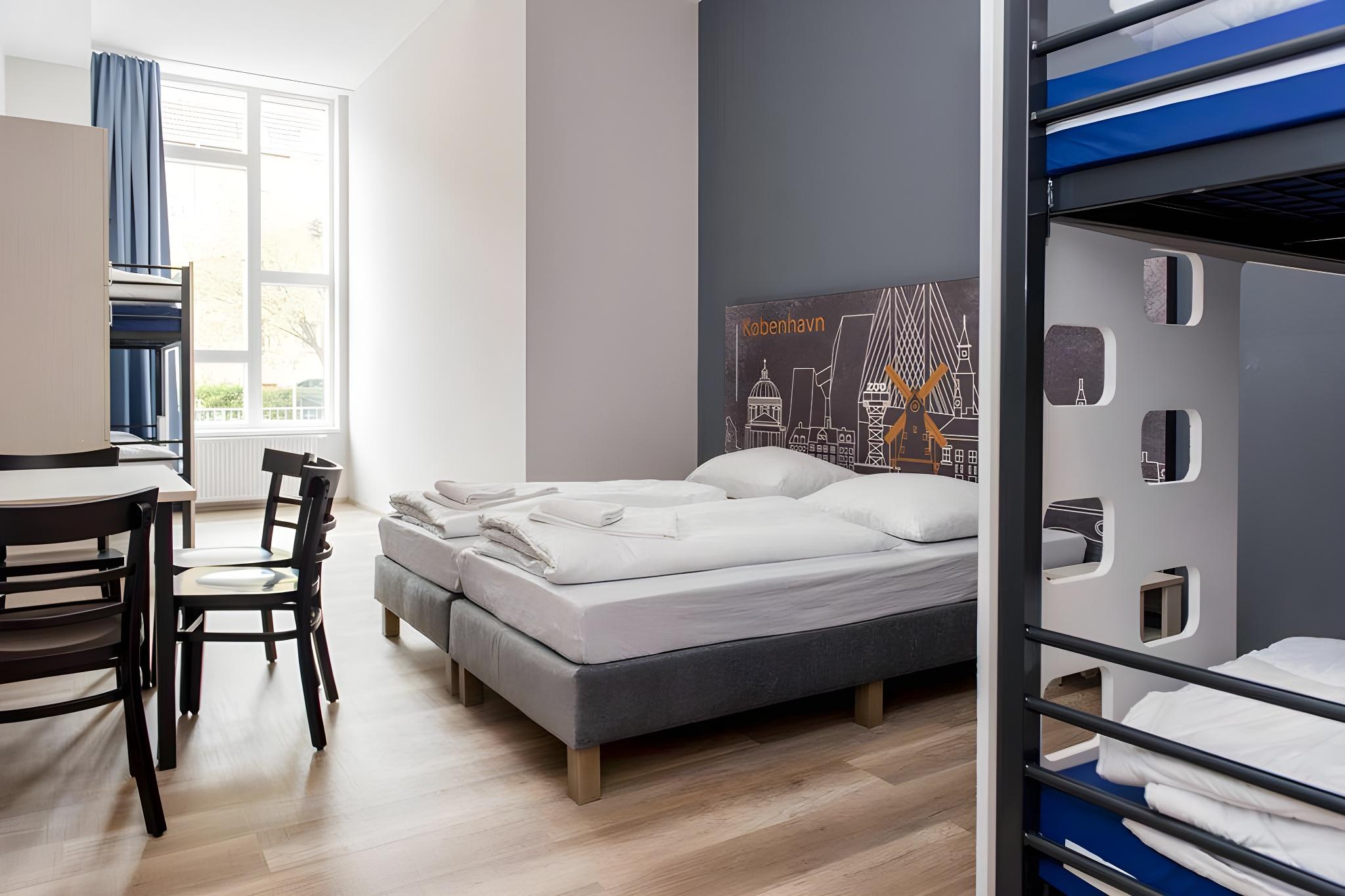 ROOM, QUADRUPLE