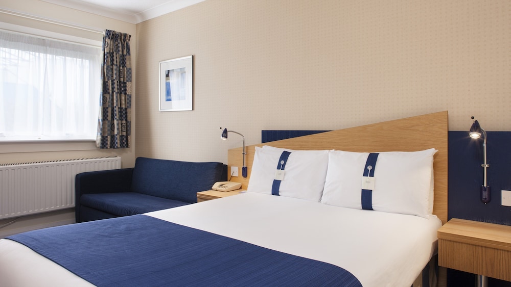 HOLIDAY INN EXPRESS KASSAM STADIUM 31/72