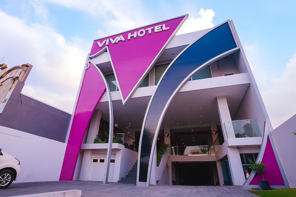 Viva Hotel Kediri by Azana 1/55