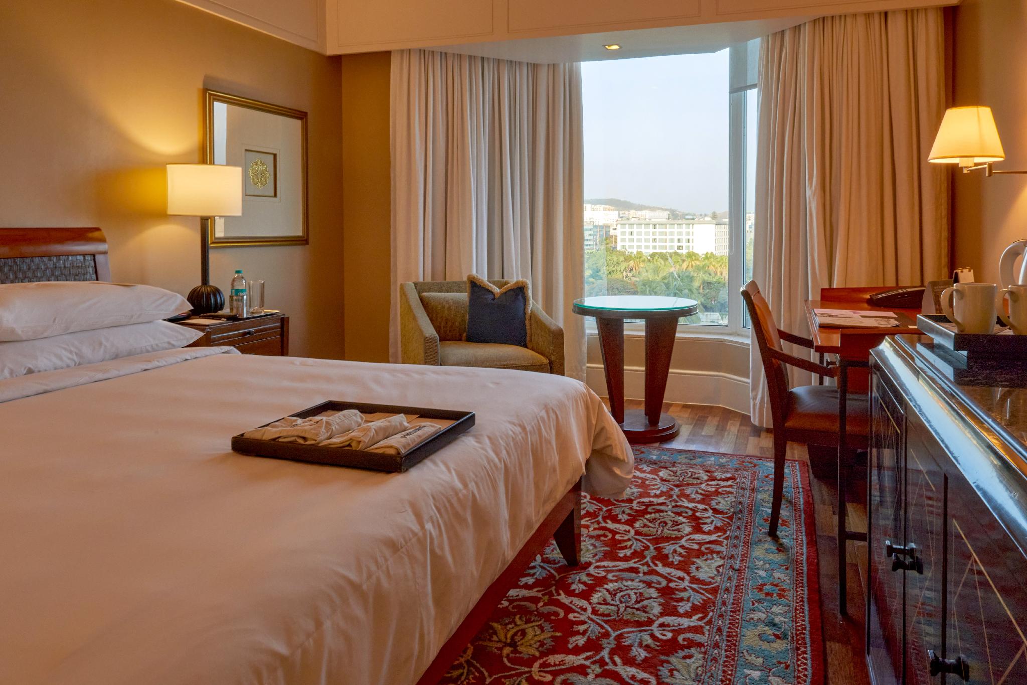 Premier Room, Pool View (1 King Bed) - Package Rate
