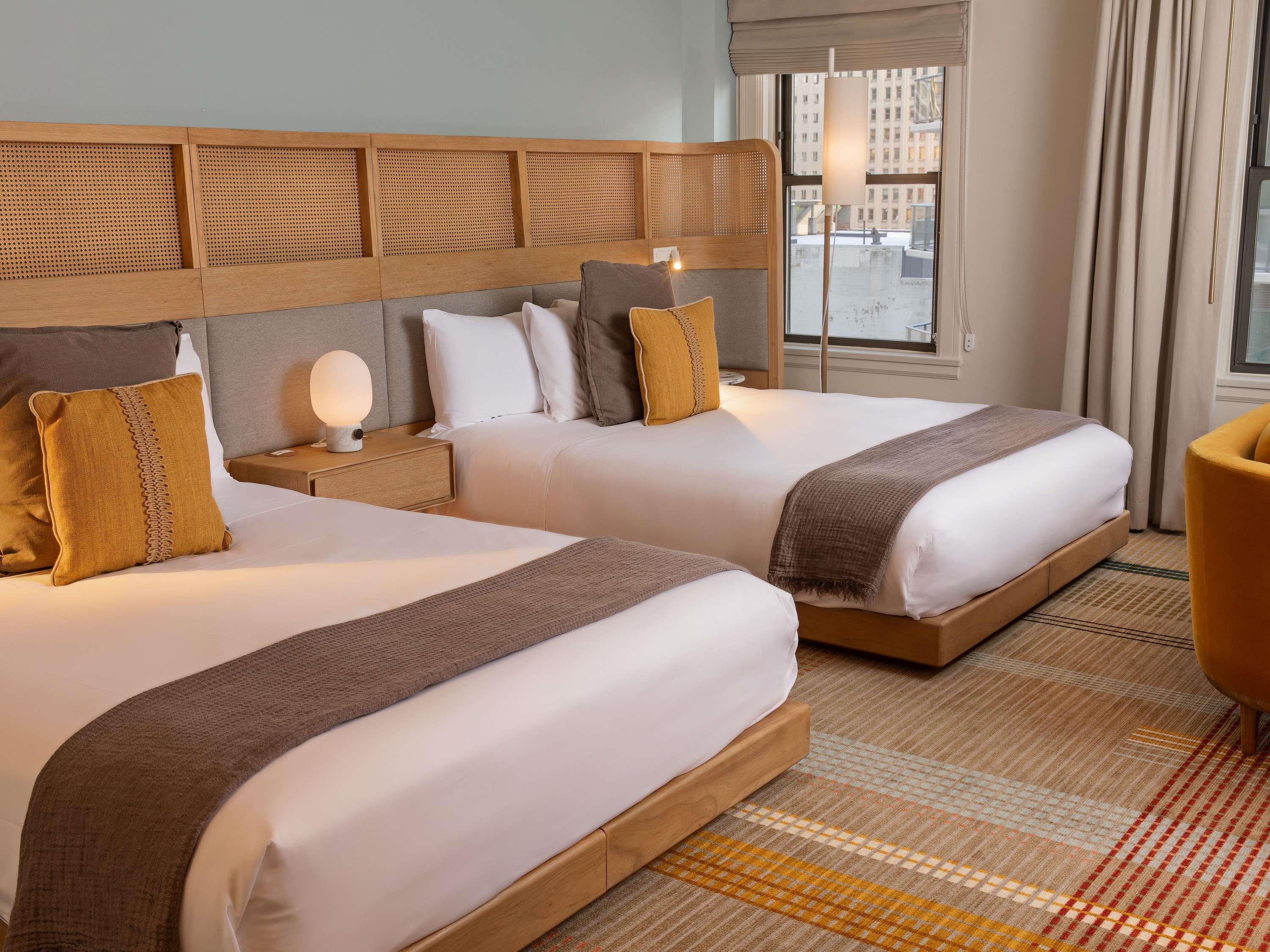 DELUXE, 2 QUEEN BEDS, CITY VIEW
