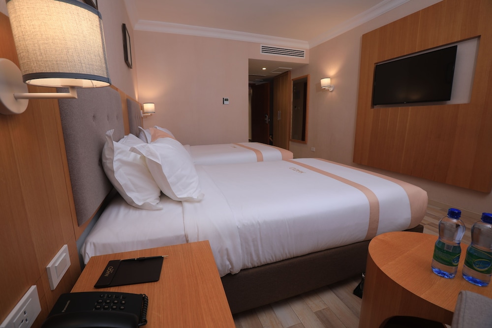Mado Hotel 9/66